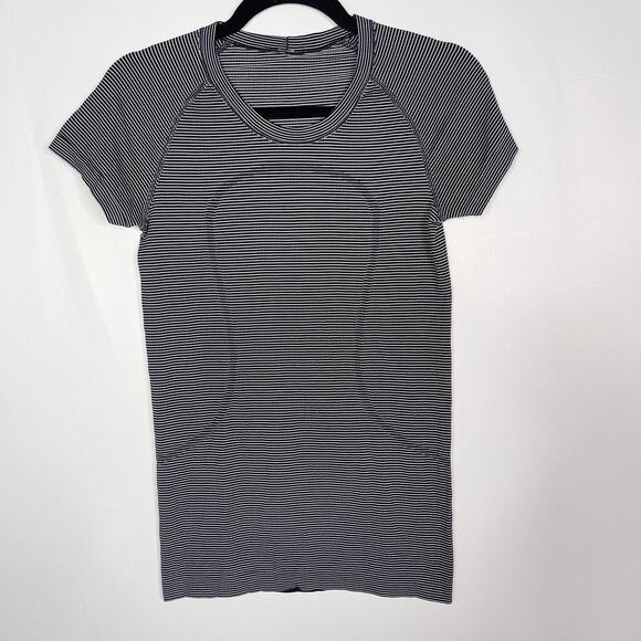 Lululemon Womens 6 Black White Striped Swiftly Tech Short Sleeve Crew Neck Tee - Picture 1 of 8